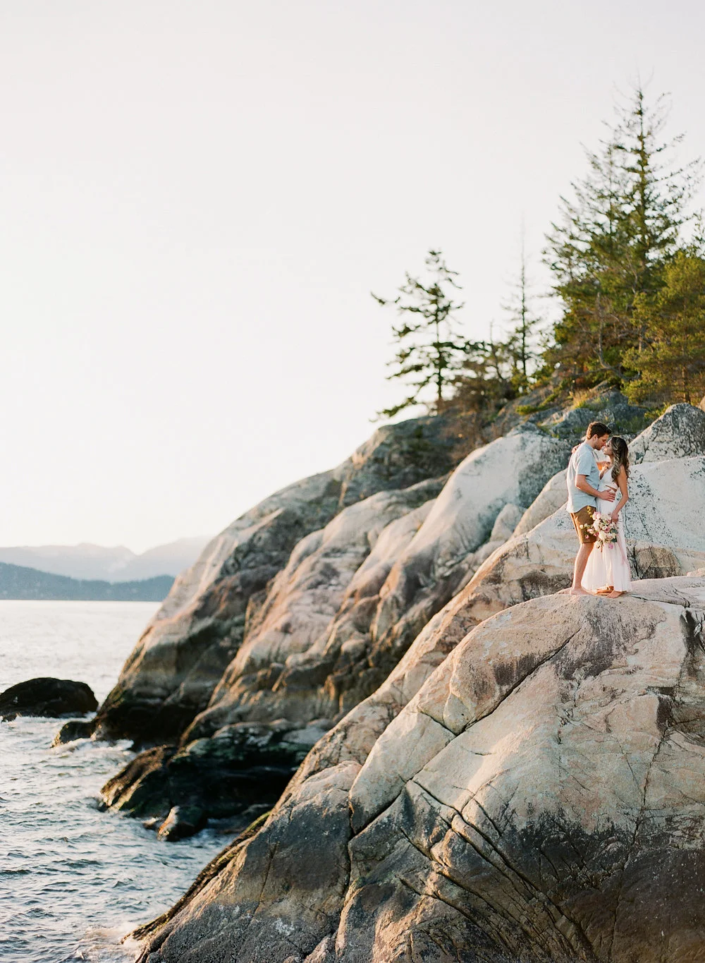 Vancouver Engagement Session | Vasia Photography | Vancouver Wedding | Vancouver Photographer | BC Wedding | BC Photographer | Canadian Wedding Blog | Joy Wed