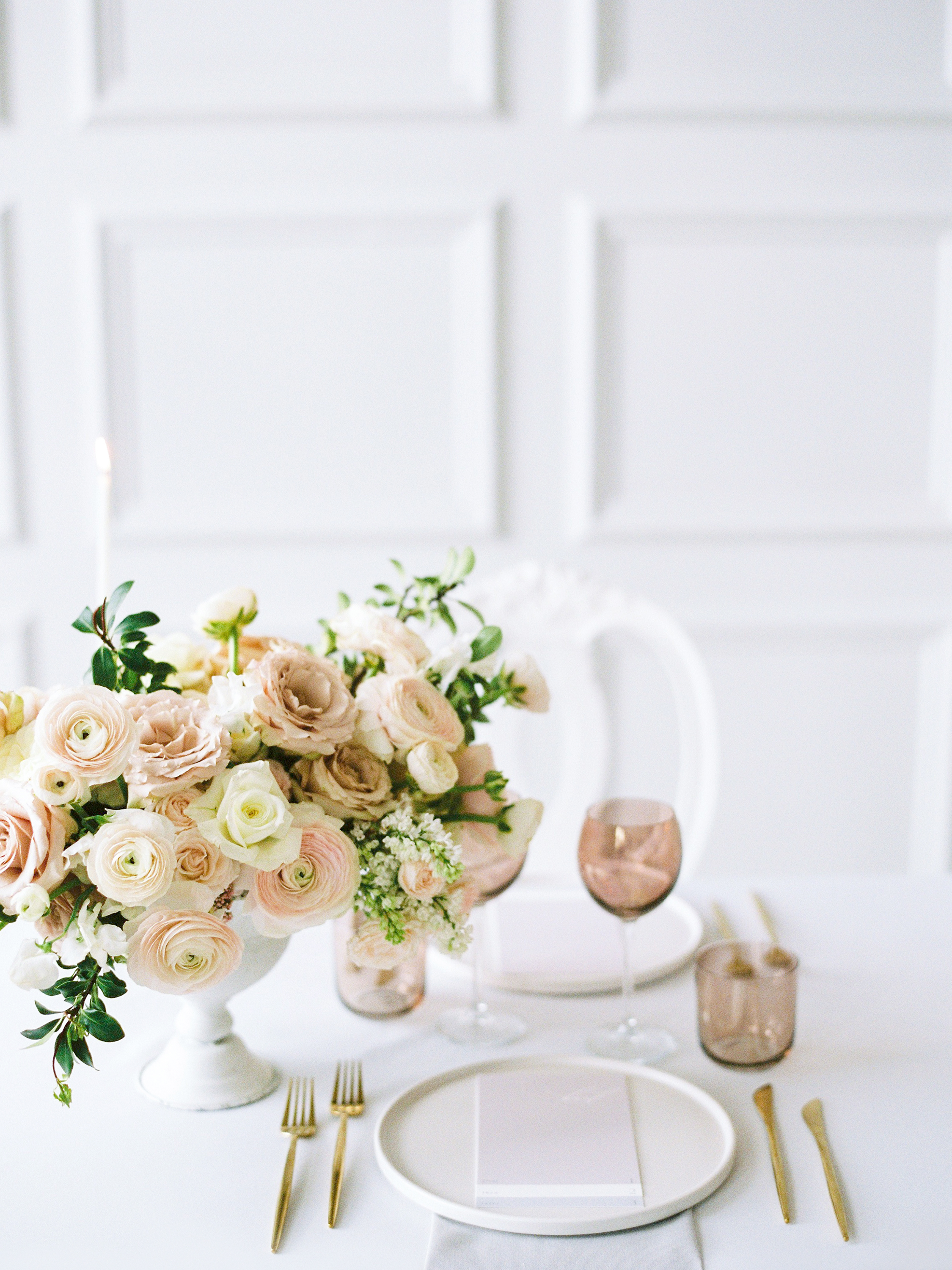 Scandinavian Wedding Inspiration | 2 Brides Photography | Peaches & Mint | Swedish Wedding | Minimal Wedding Inspiration | Spring Wedding | Joy Wed | Canadian Wedding Blog | Fine Art Wedding Blog