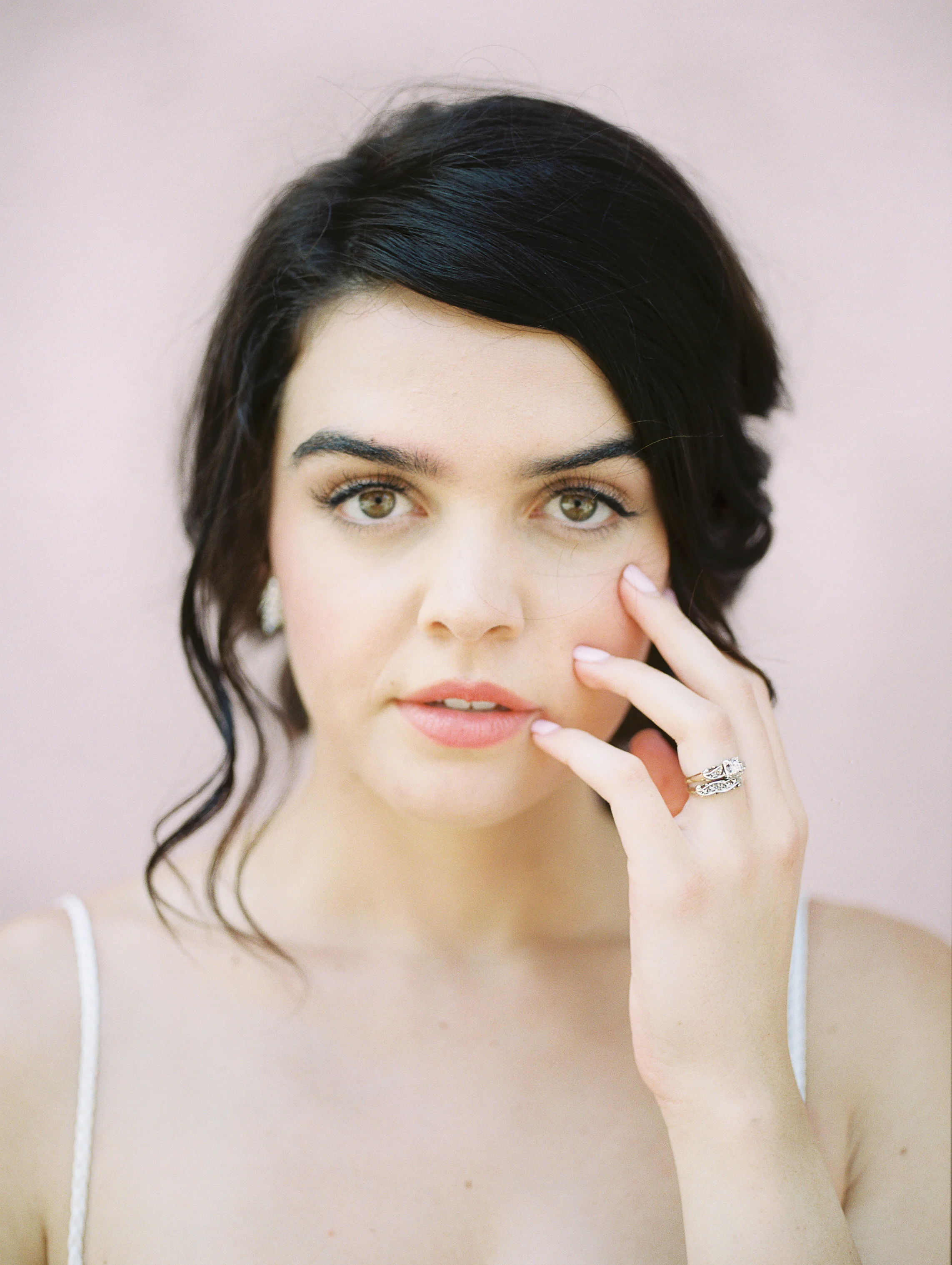 Historic Charleston Bridal Session | North Carolina Photographer | Fine Art Wedding Blog | Joy Wed | Danielle Hutchinson Photography | Spring Wedding Inspiration