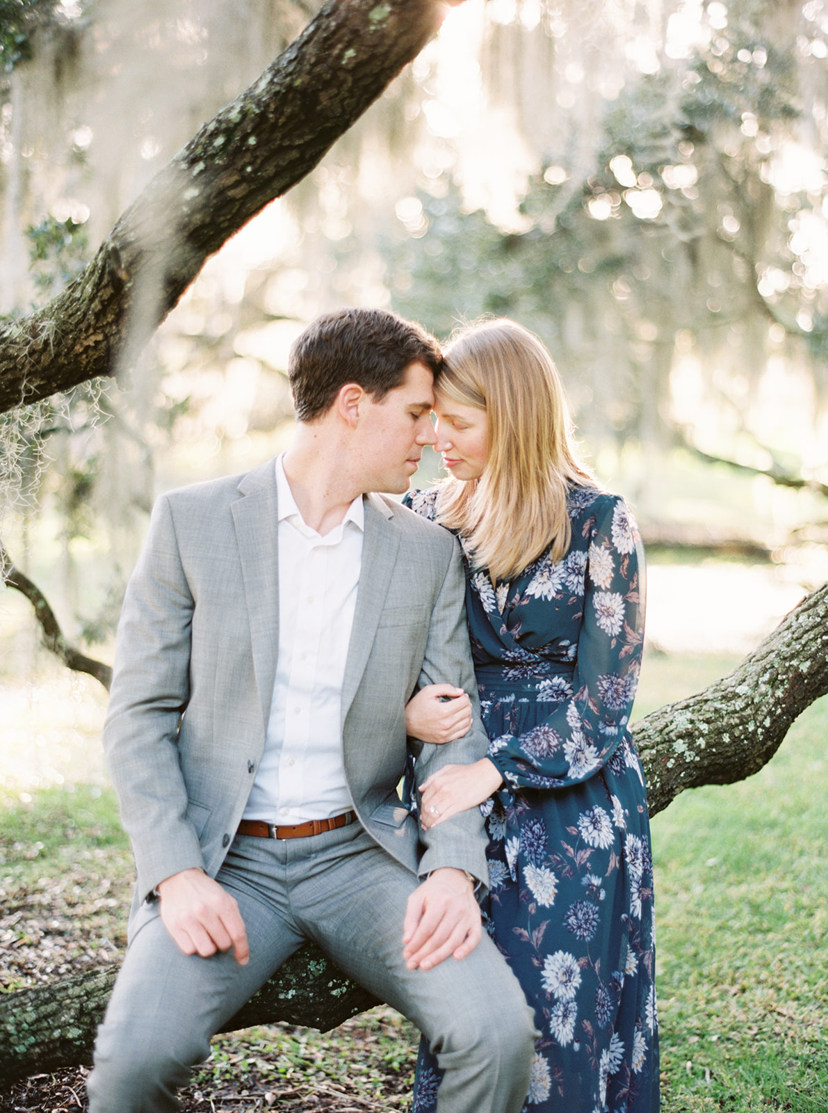Charleston Engagement Session | Alayna Kaye Photography | South Carolina Wedding | South Carolina Photographer | Charleston Photographer | Fine Art Wedding Blog | Joy Wed