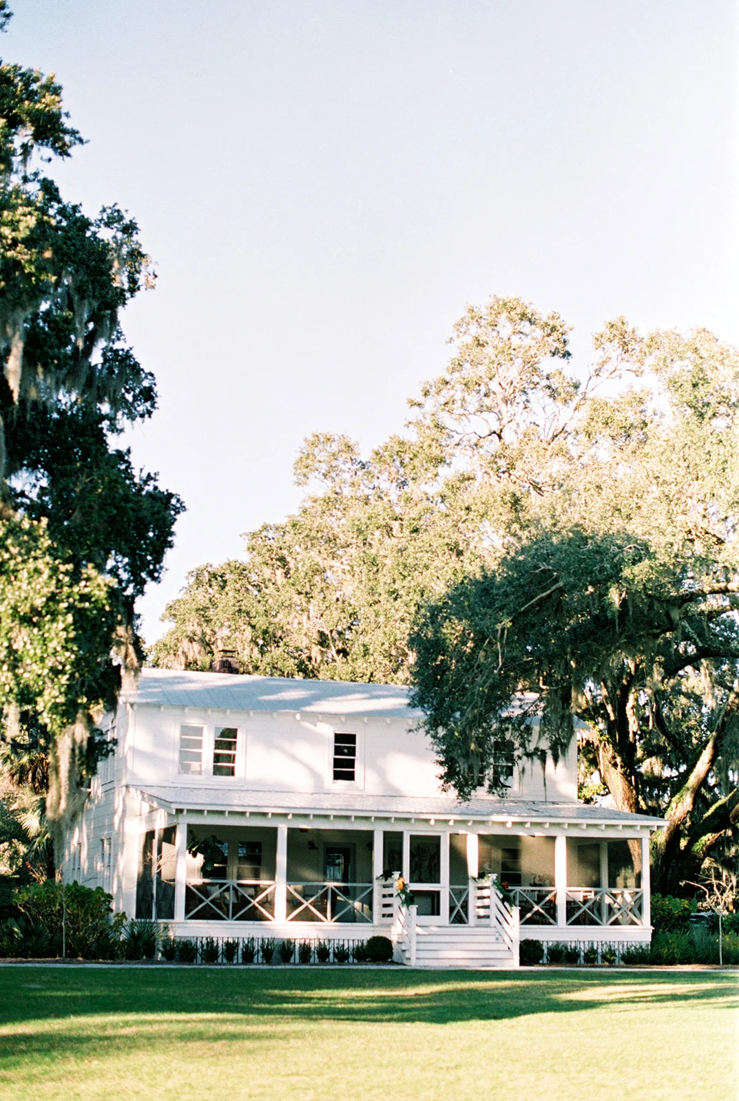 Charleston Engagement Session | Alayna Kaye Photography | South Carolina Wedding | South Carolina Photographer | Charleston Photographer | Fine Art Wedding Blog | Joy Wed