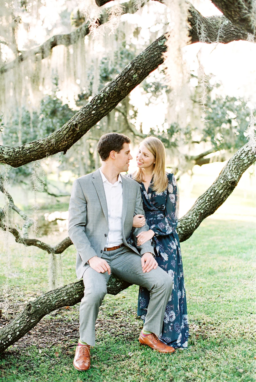 Charleston Engagement Session | Alayna Kaye Photography | South Carolina Wedding | South Carolina Photographer | Charleston Photographer | Fine Art Wedding Blog | Joy Wed