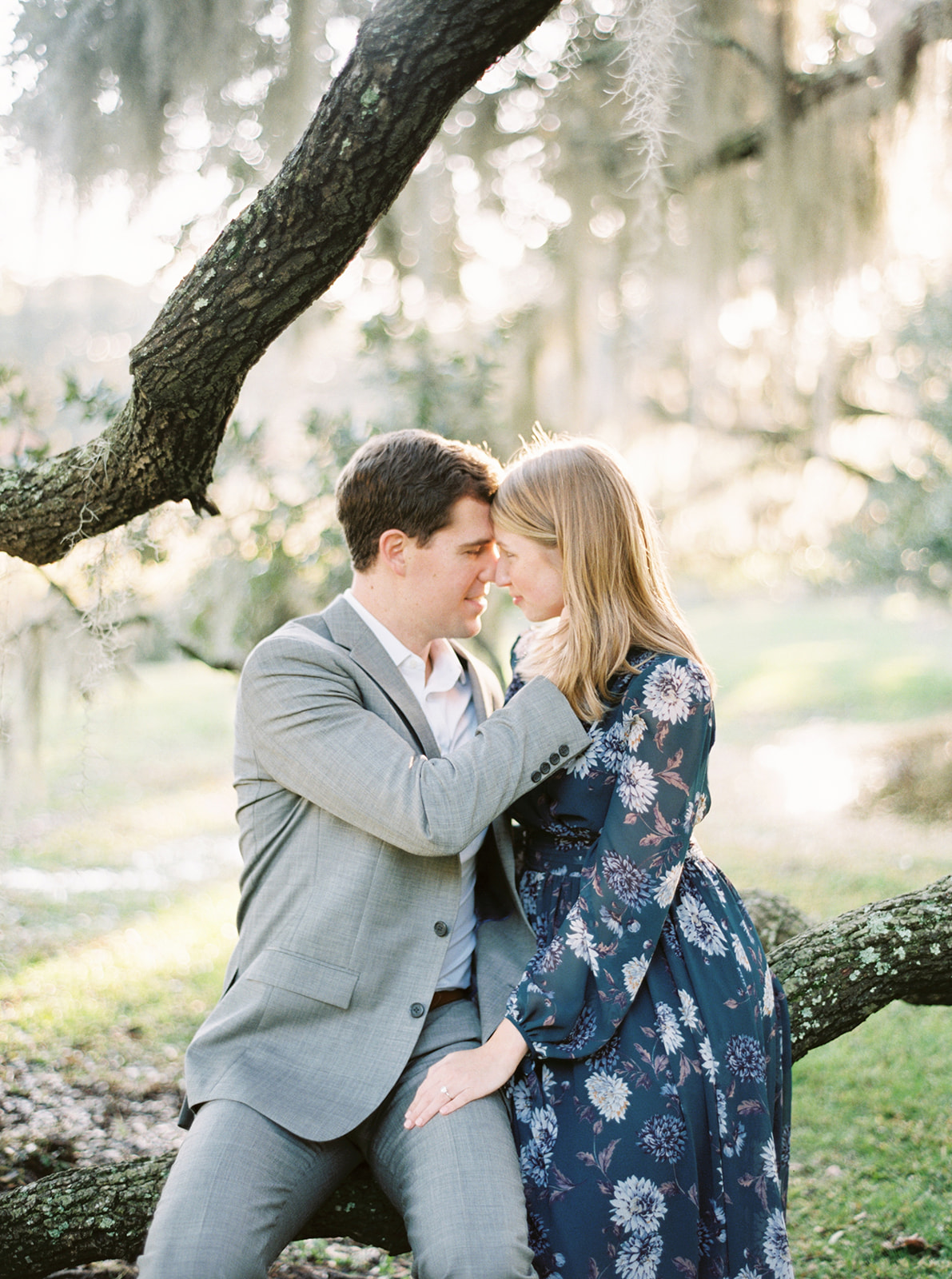 Charleston Engagement Session | Alayna Kaye Photography | South Carolina Wedding | South Carolina Photographer | Charleston Photographer | Fine Art Wedding Blog | Joy Wed