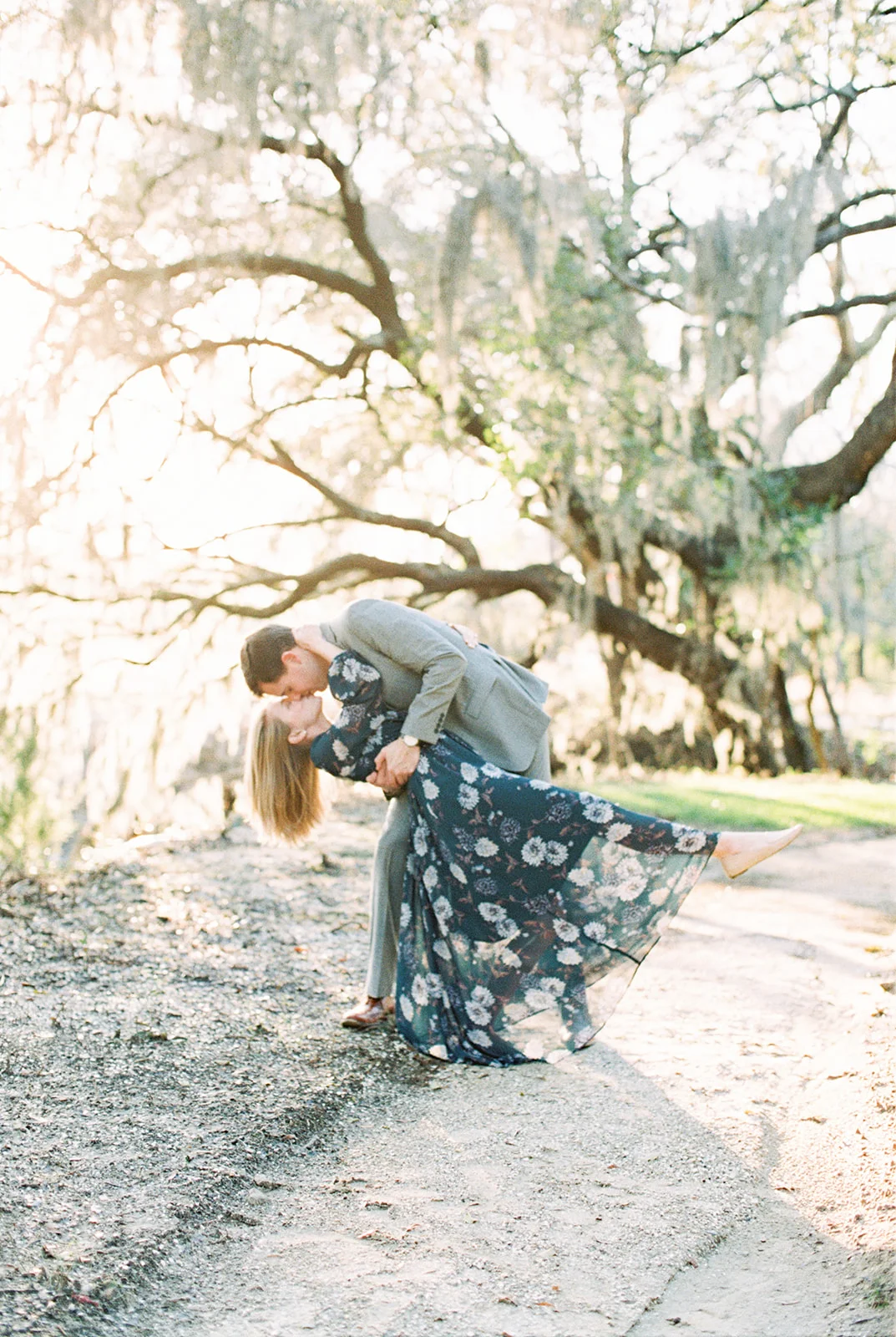 Charleston Engagement Session | Alayna Kaye Photography | South Carolina Wedding | South Carolina Photographer | Charleston Photographer | Fine Art Wedding Blog | Joy Wed