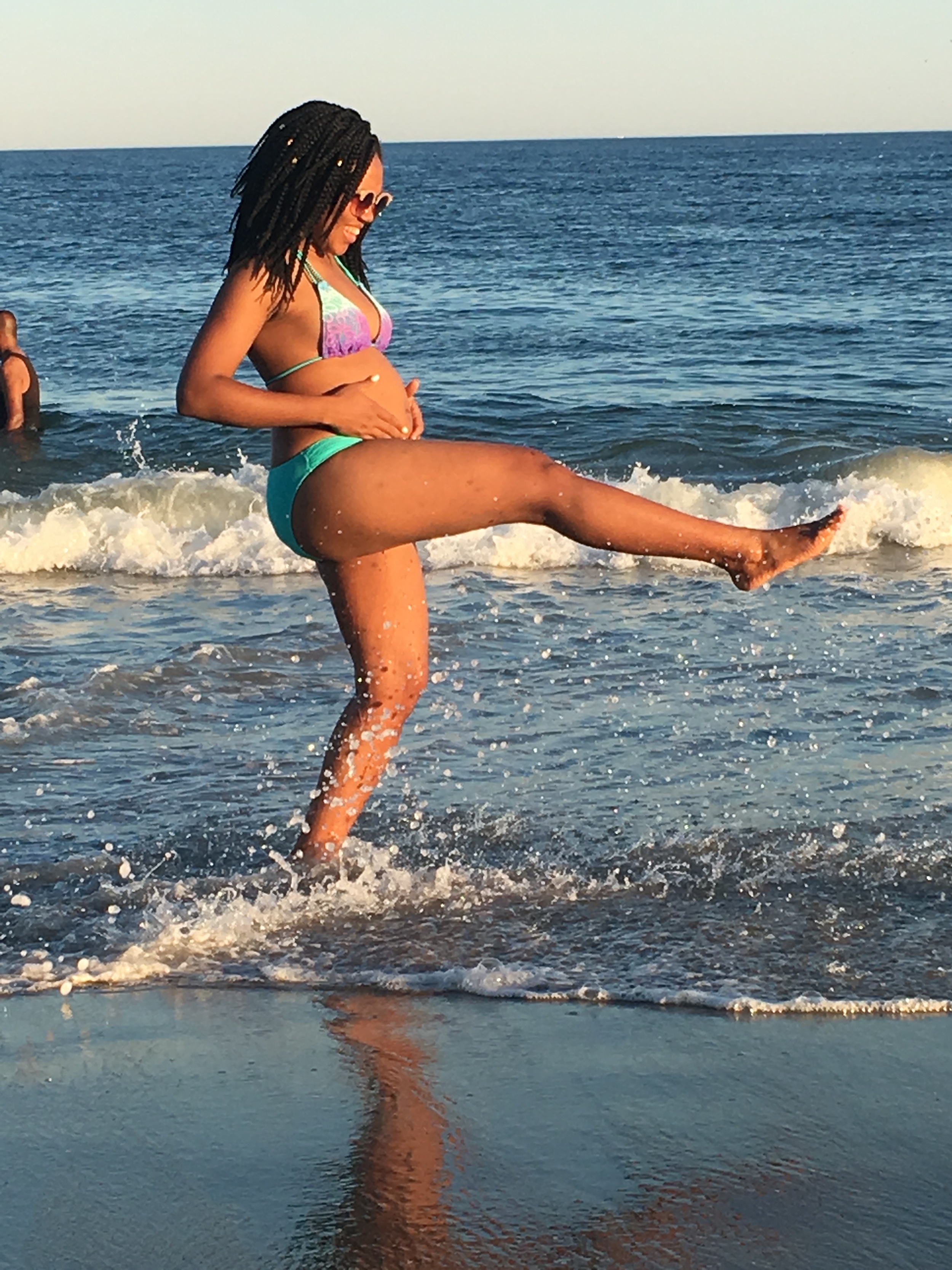 What Do Pregnant Women Wear to the Beach?