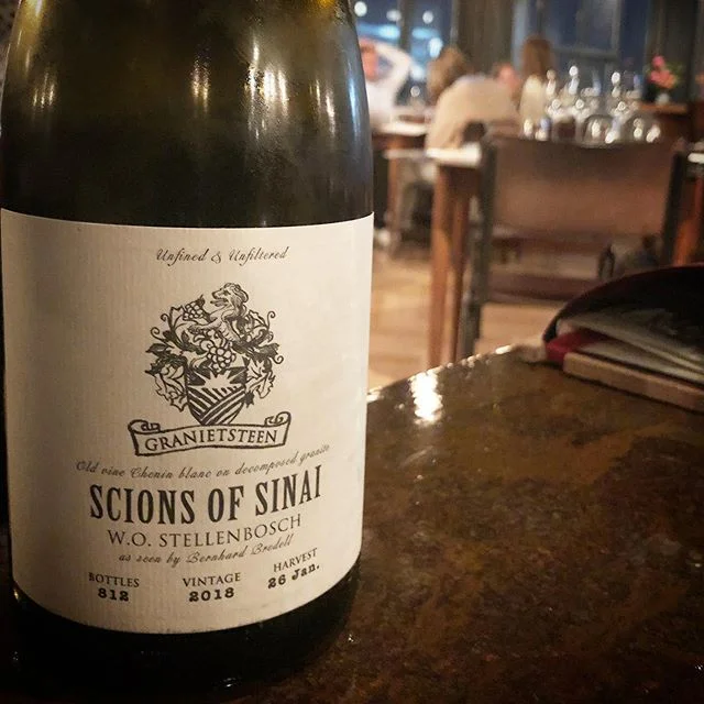 2018 Chenin Blanc, 6 days skin contact. Started out a little mute, was singing after an hour or so 🙌🏼
#scionsofsinai
#bernhardbredell
#cheninblanc
@bernhardbredell