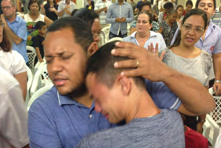 Dios trabajó no solo en los dolidos adolescentes, sino en sus padres también.