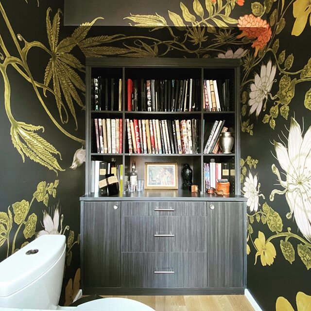 Pattern: AUNT JANE black on The Perfect Paper. Thank you @cabellharris for using my wallpaper in your beautiful home. @worklabs @koroseal @corahome @bradleyusa #customwallcovering #interiordesign #wallpaperdesigner  #walls #pattern #flowerpower