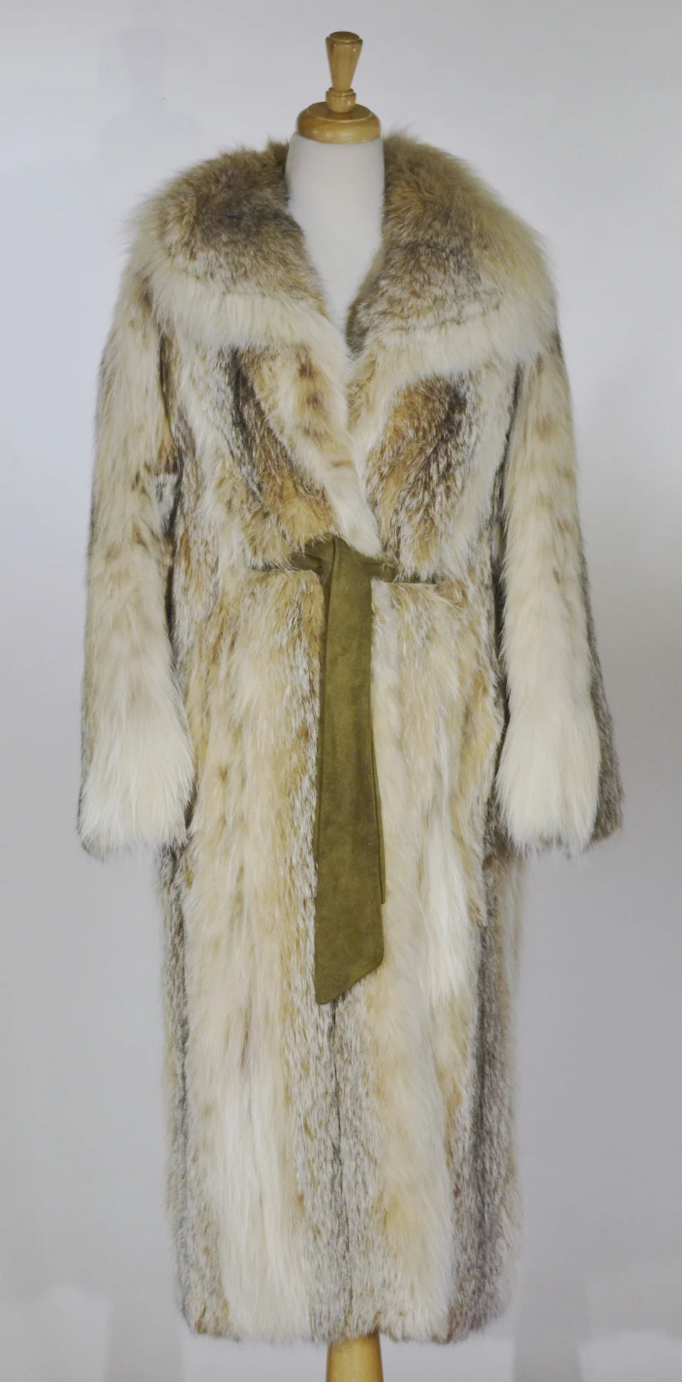 Super Sly 1970s Fox Fur Coat 1.jpg