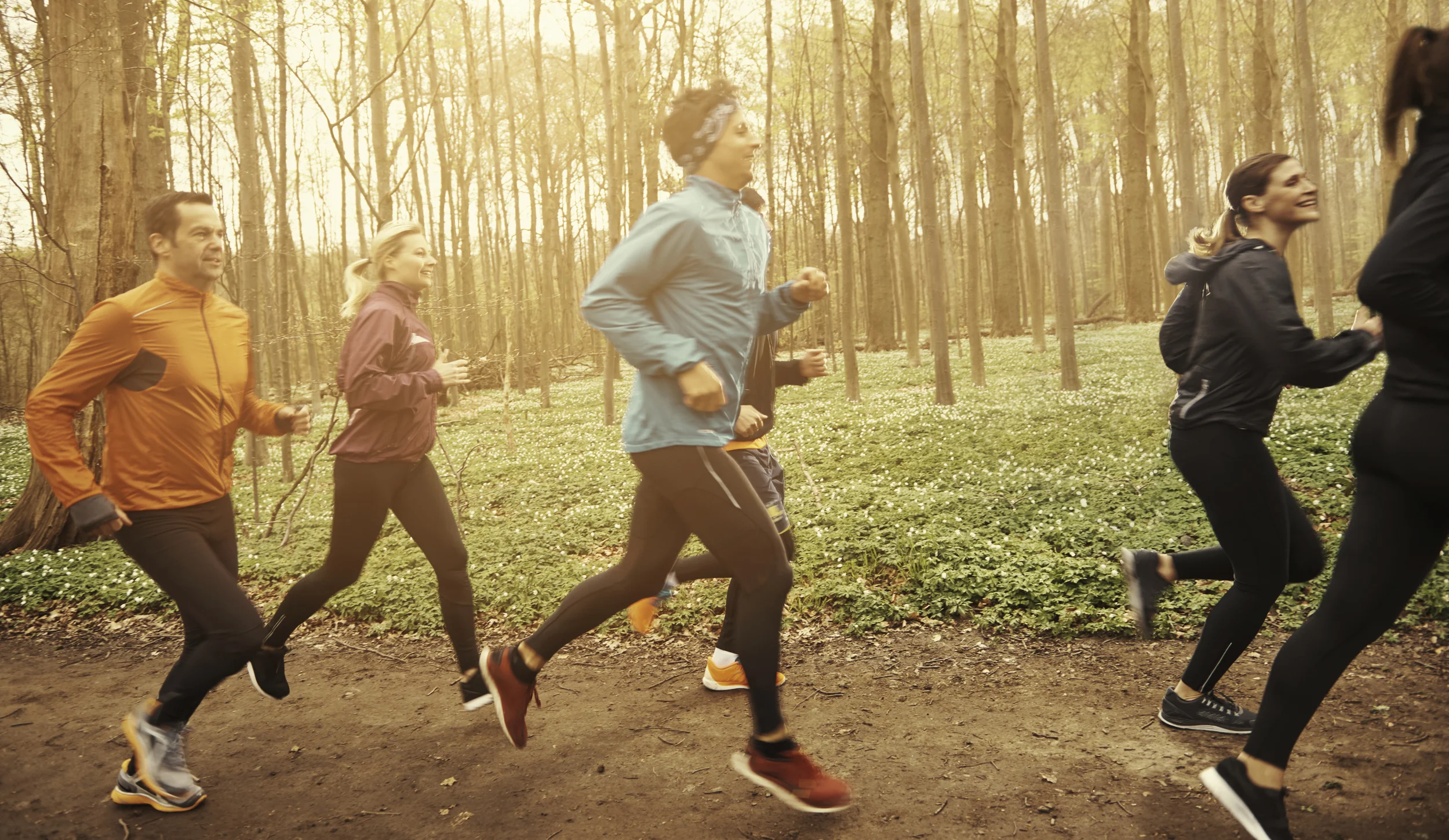 iStock_000066754769_XXXLarge_group running.jpg