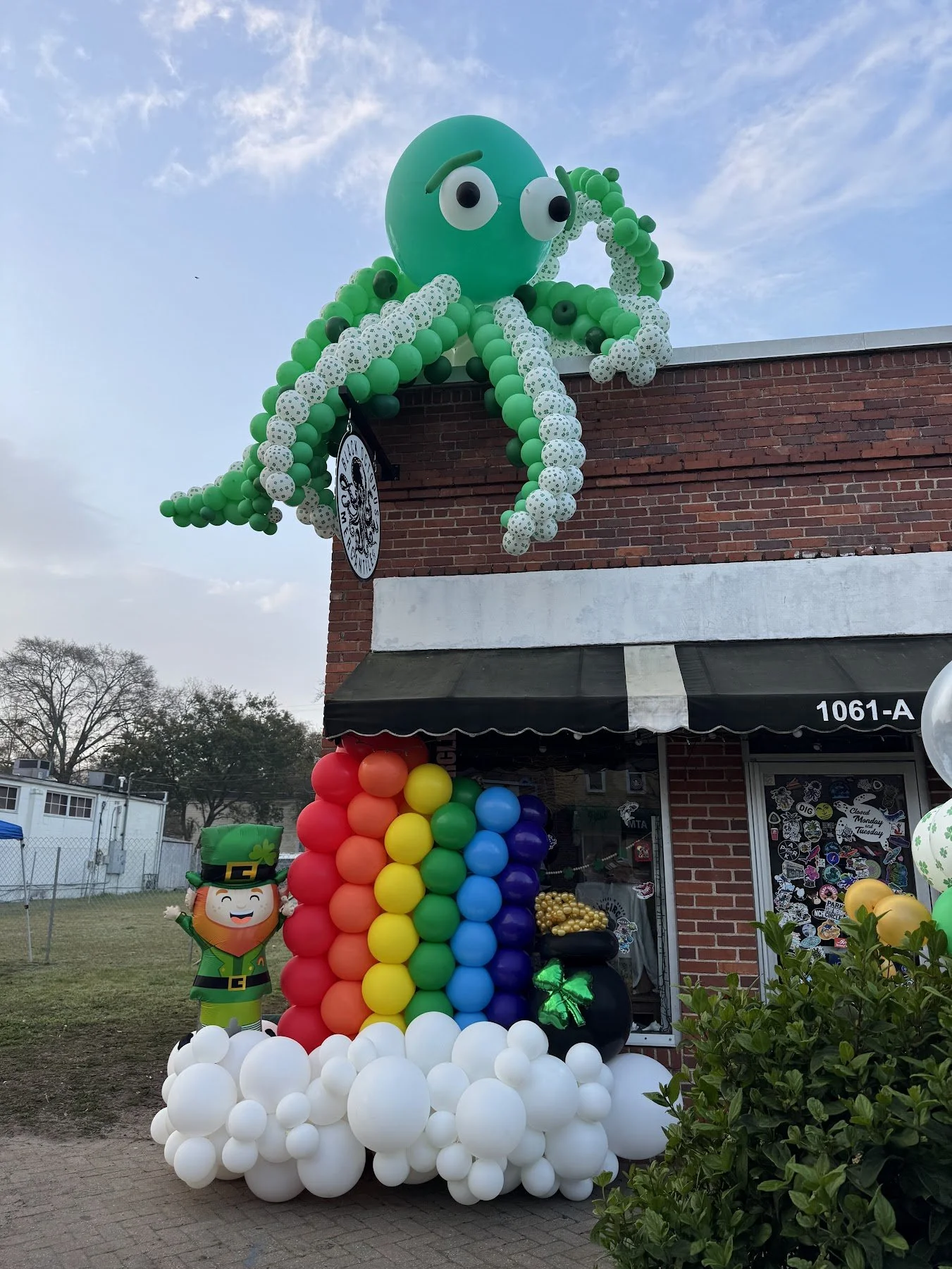 Holiday balloons.jpg
