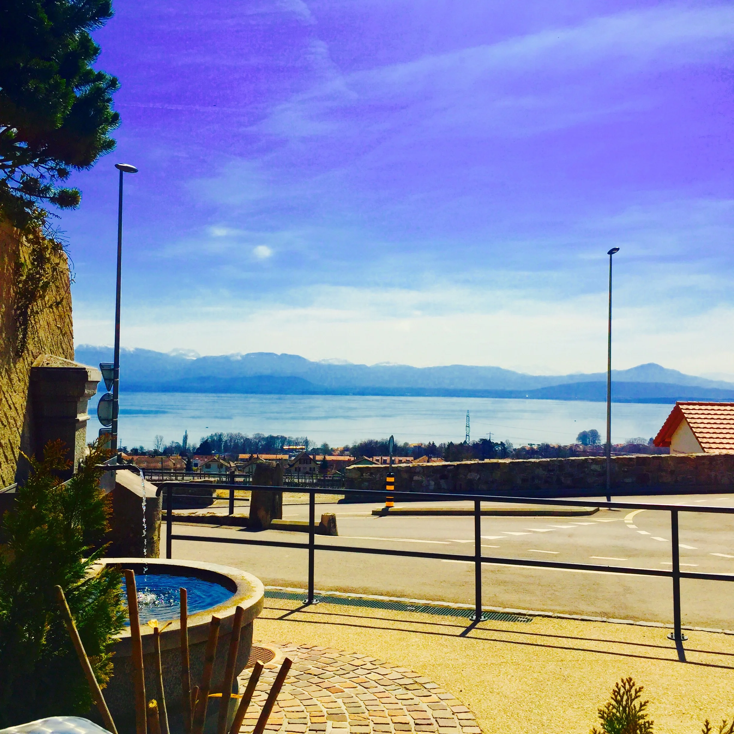 Enjoying lunch with a view of Lac Léman.