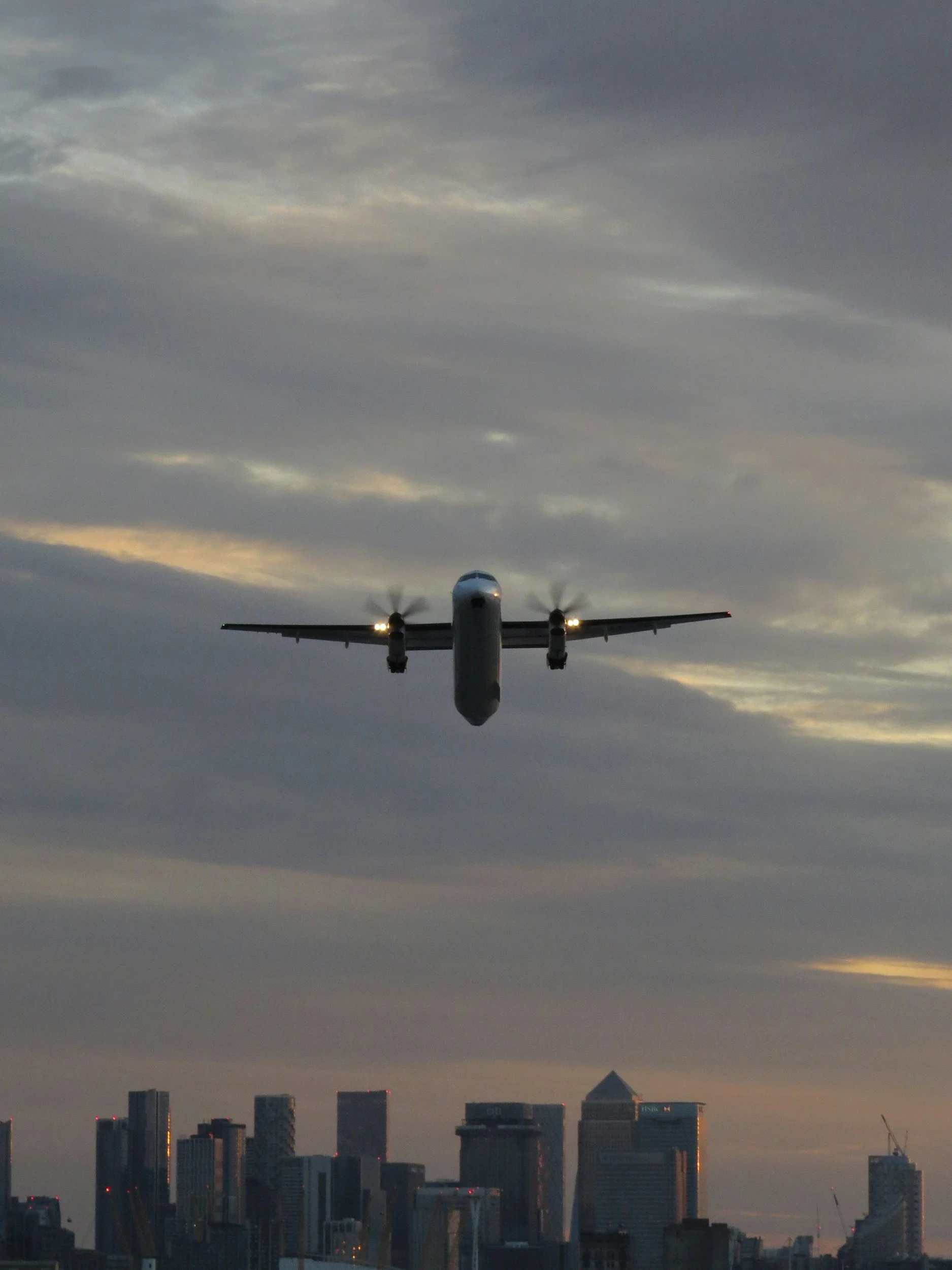 Tower Hamlets airport transfer black cab in Docklands