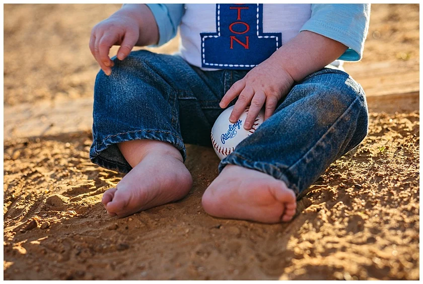 Eastons-first-birthday-session-watauga-baseball (13).jpg