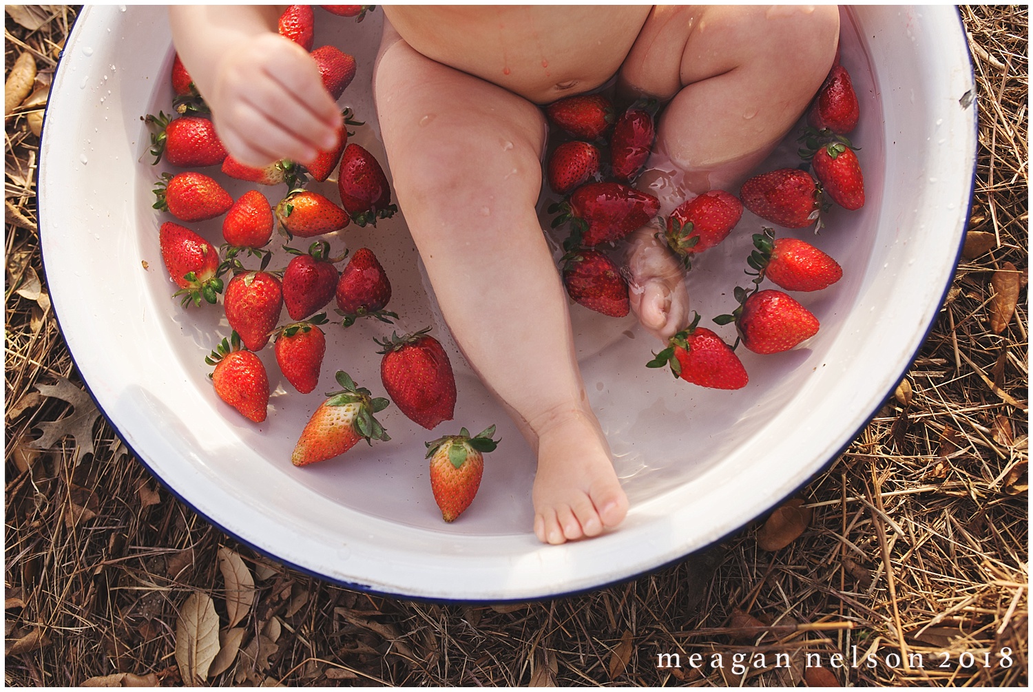 strawberry_patch_session_fort_worth_photographer41.jpg