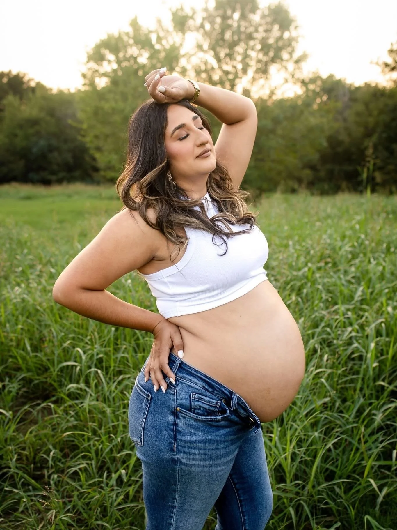 Golden hour came to play for this mama-to-be. ๐