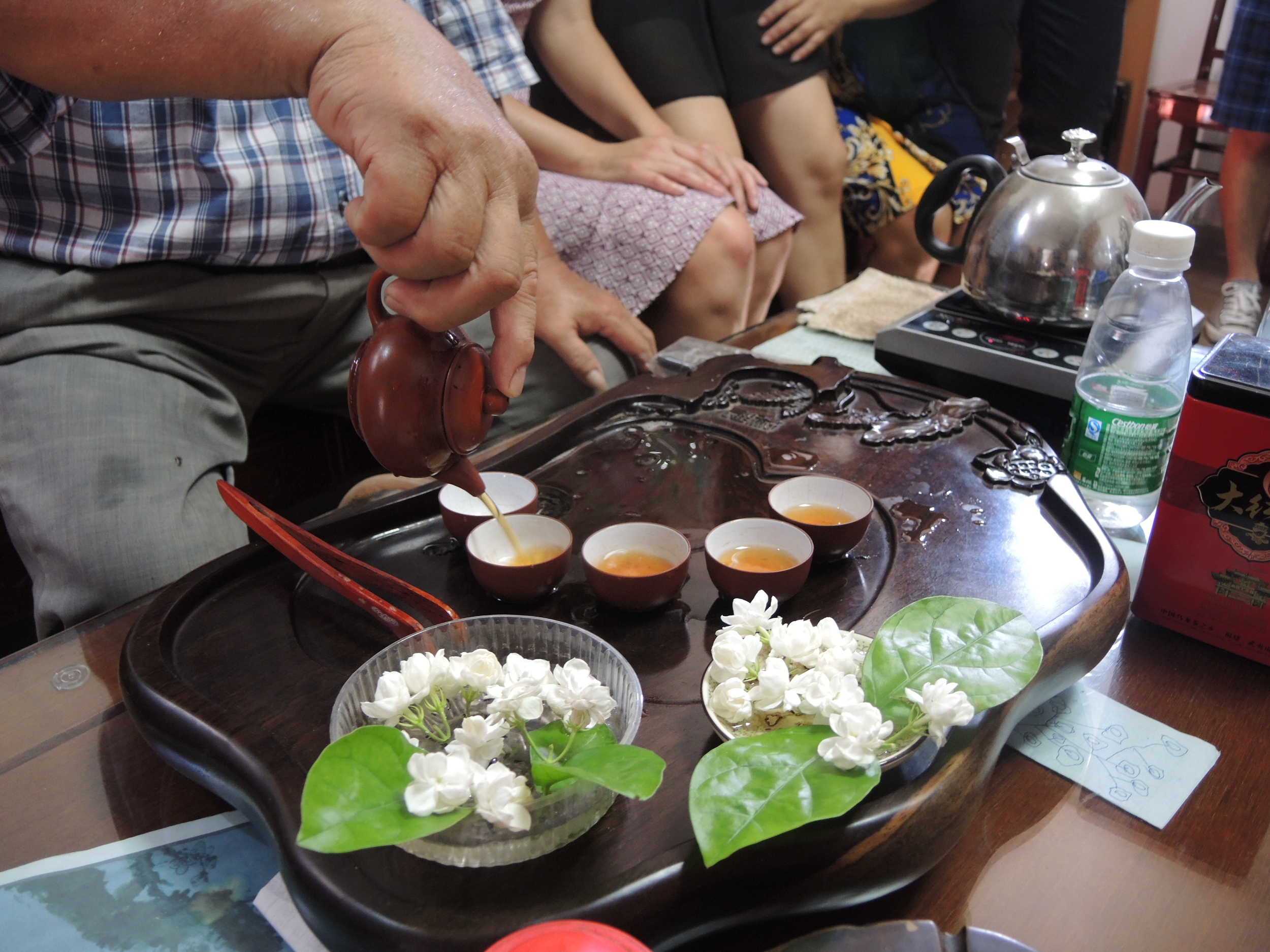 Fragrant home-grown jasmine flowers and kung fu cha tea ceremony by third granduncle