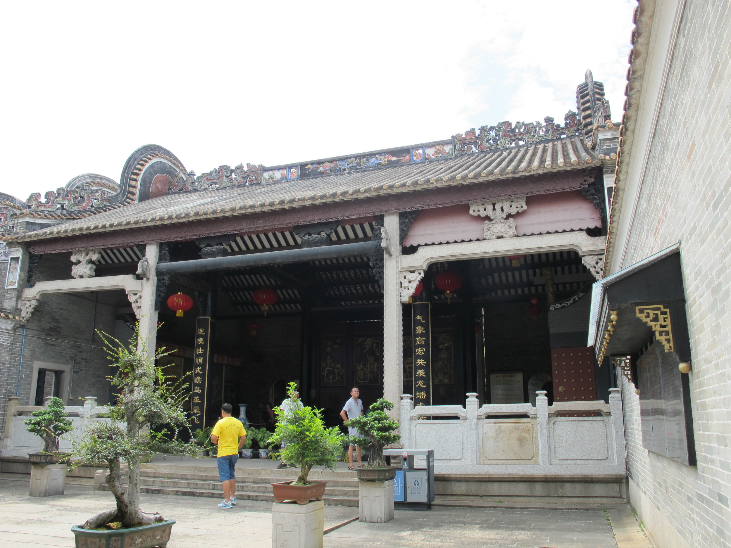Showcasing the elaborate architecture of the roof, signifying a scholar’s house.