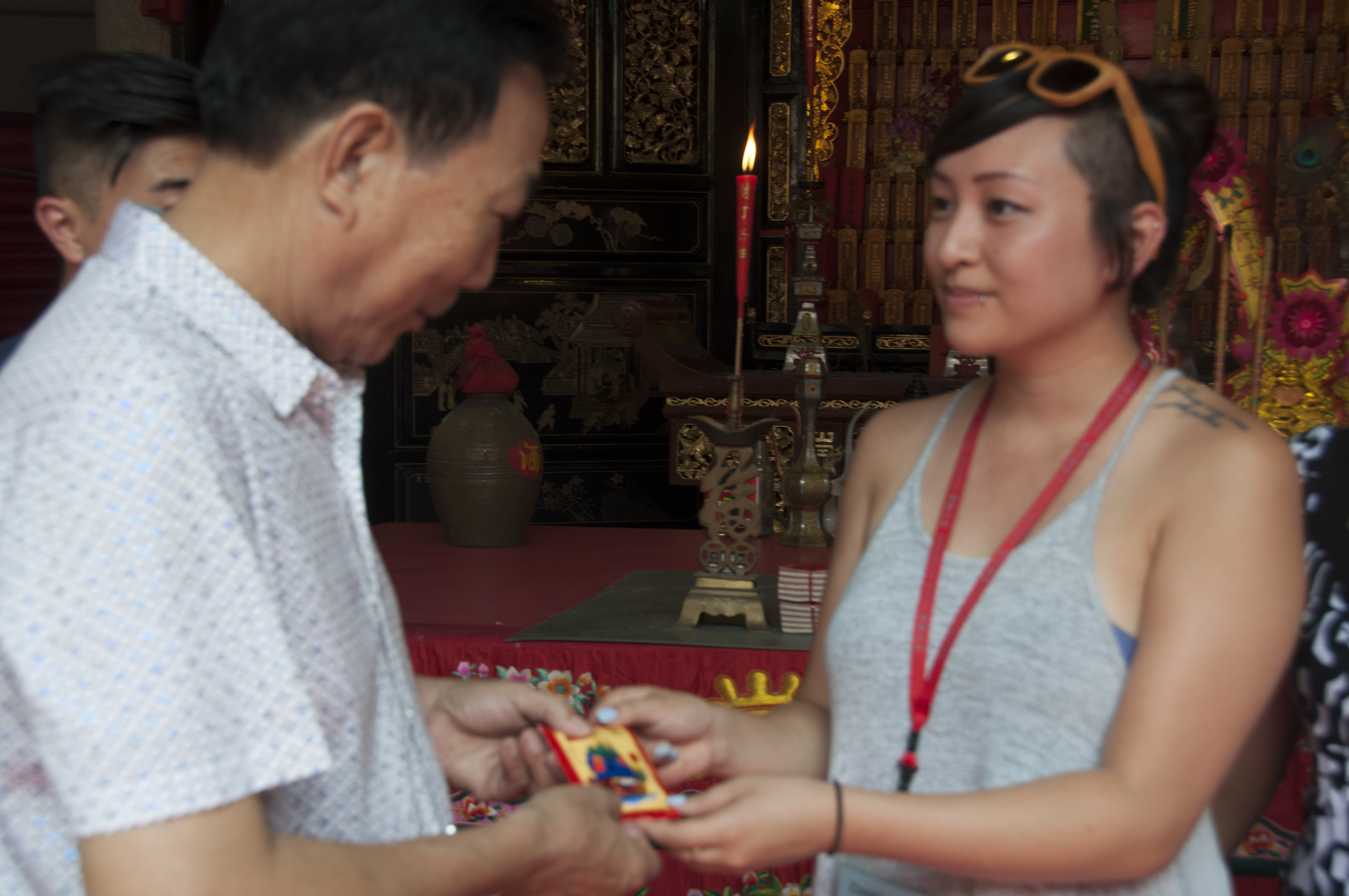 A red envelope for the ancestral temple