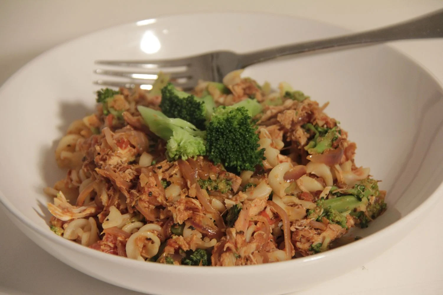 Pasta with tuna, broccoli and creamy tomato sauce