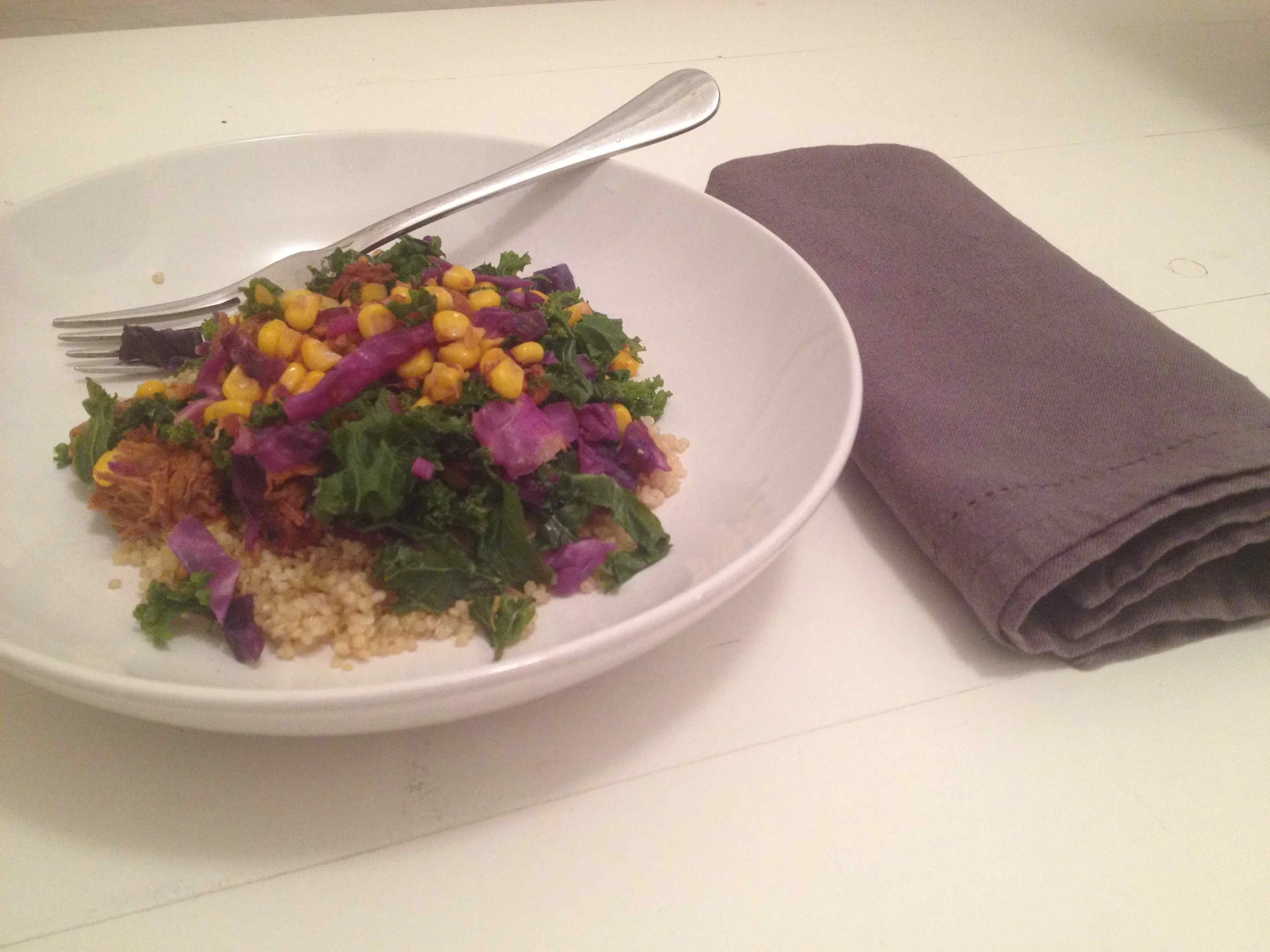 Recipe for one | Pulled pork with kale, red cabbage and corn.