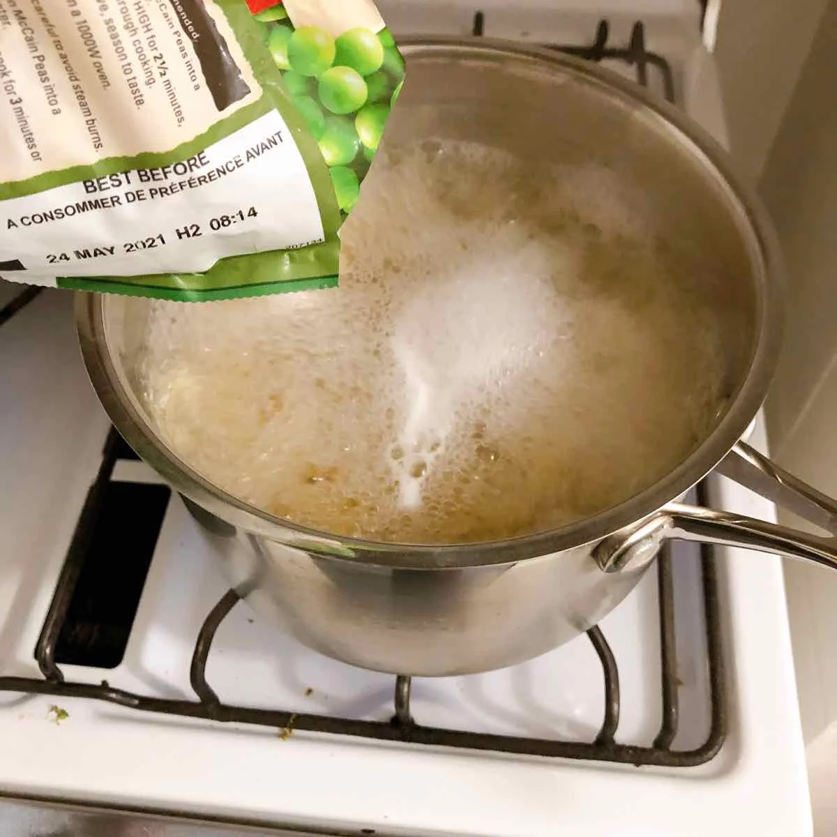 When pasta is 5 minutes from being cooked add broccoli and peas.
