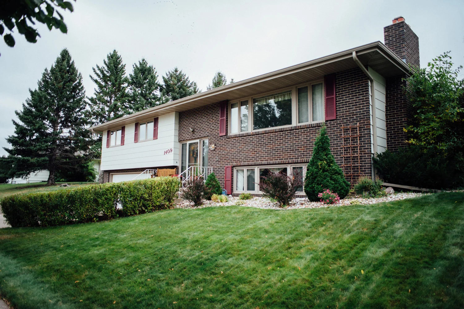 1409 Crestview Ln 01.jpg