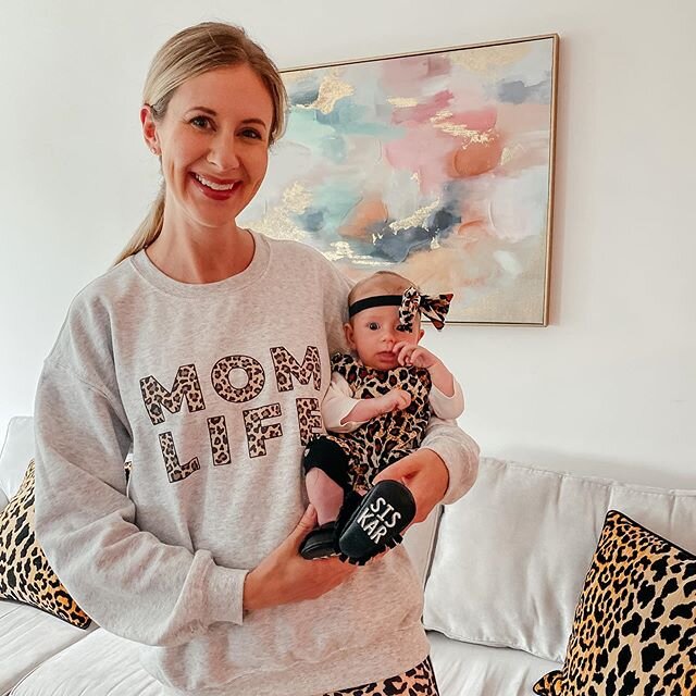 Happy Friday! 
2 months of smiles from our sweet Siena. Couldn&rsquo;t help but get a lil obnoxious with our matching prints here, oh and the home decor too because #momlife and we needed a smile 🤣The shoes though, say it all  @bandandrevel 💕
#moml