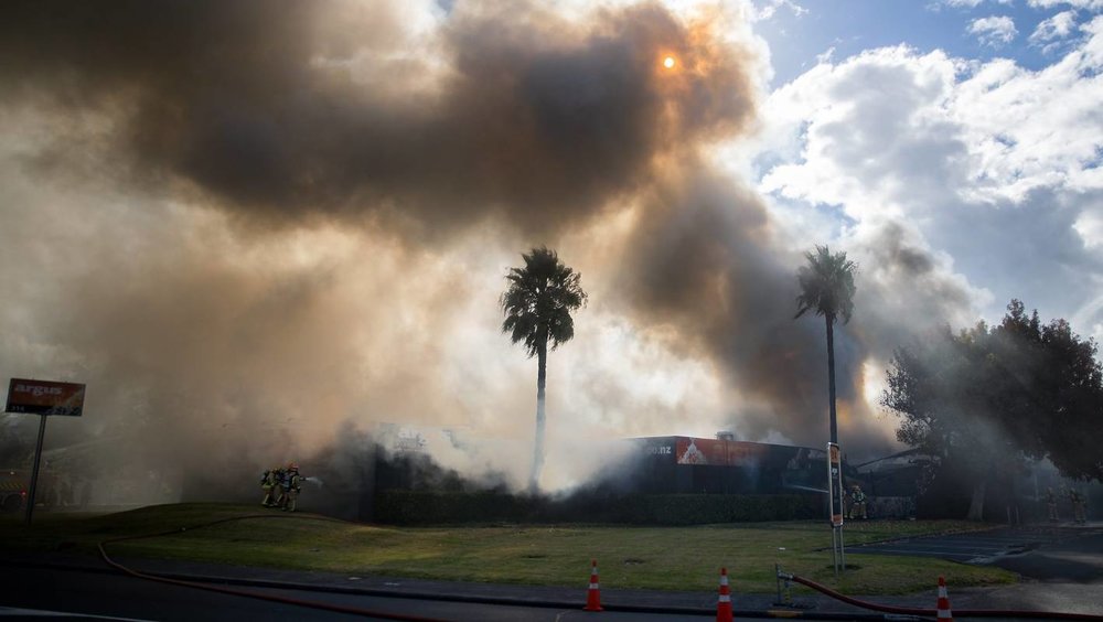  Smoke billows across Onehunga after the Argus building caught fire.  CHRIS MCKEEN/STUFF  