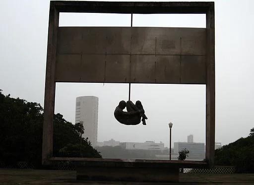 Marcusrg, ‘Torture, never again’ a monument in Recife, Brasil, CC BY 2.0