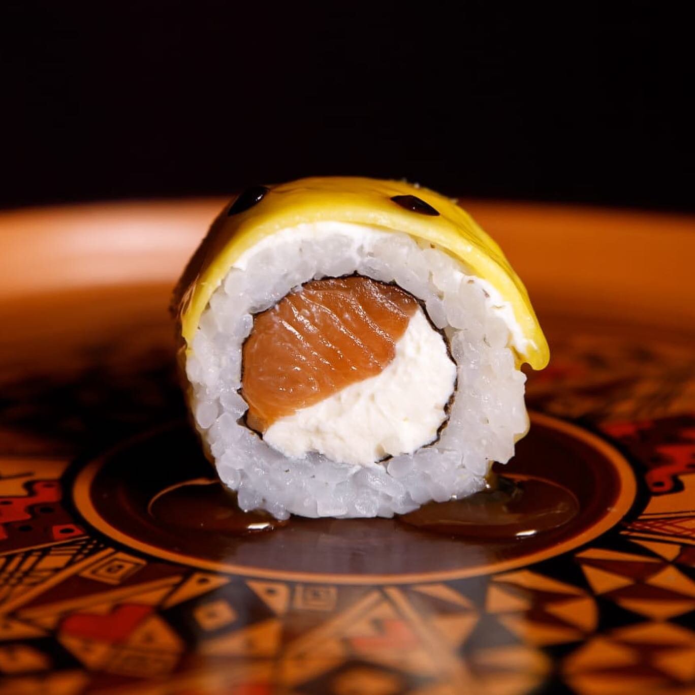 Contamos con piezas de sushi cause&ntilde;o, nikkei y cl&aacute;sico, para que puedas experimentar un viaje de sabor hecho a medida 🥢🔥.

Probalos solos o como parte de nuestros combinados y comenz&aacute; a despedir el a&ntilde;o con el sabor que m