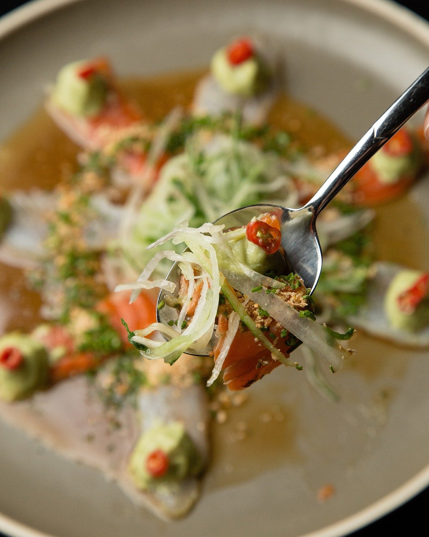 Qu&eacute; d&iacute;a para el anfitri&oacute;n del d&iacute;a: tiradito Nikkei

Pesca blanca, salmon trout, furikake, crema de palta, aj&iacute; limo rojo y salsa nikkei.
 
Te esperamos, el d&iacute;a amerita.