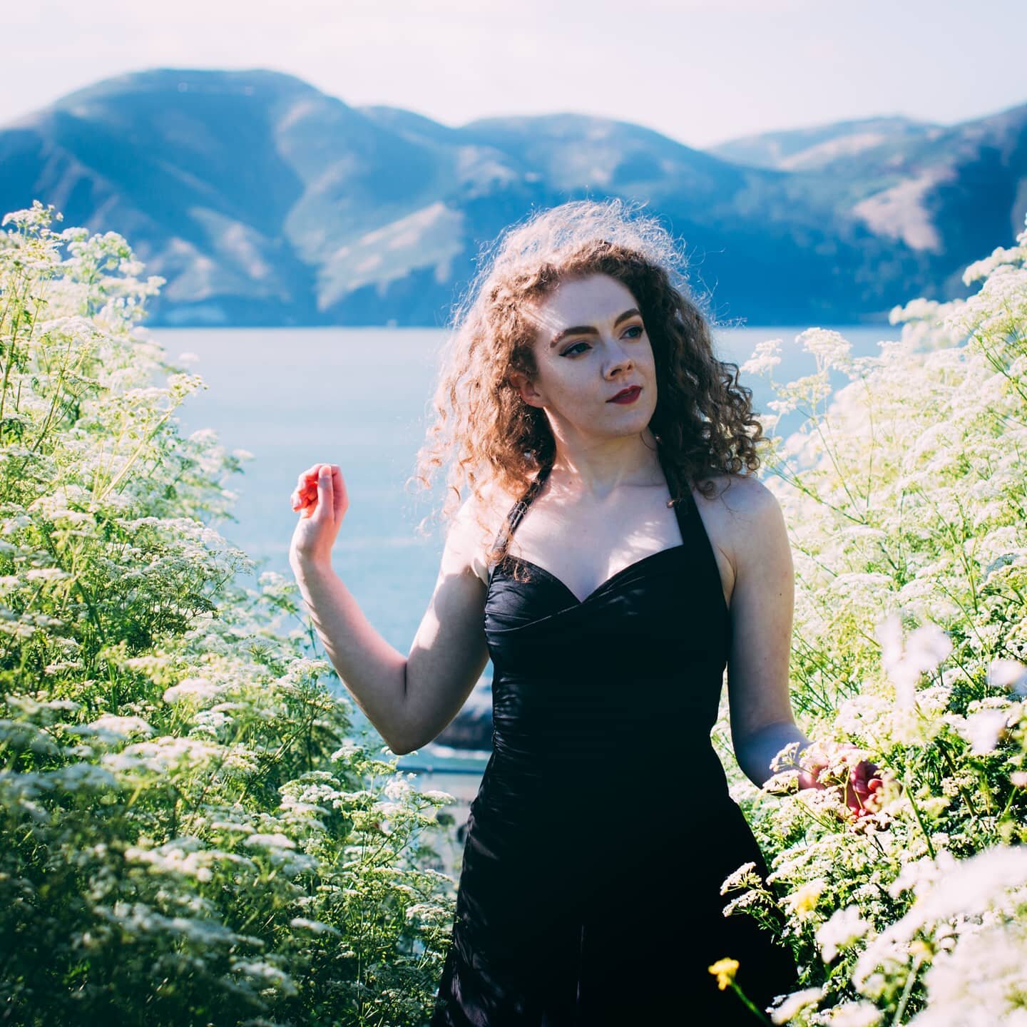 Wandering through wildflowers. And wondering how far into quarantine it will be before my hair is this length again. 
.
.
📷 by @leomarmoring.
.
.
.
#bakerbeach #sanfrancisco #sanfranciscolife #pursuitofportraits #shotoftheday #portraitvision #portra