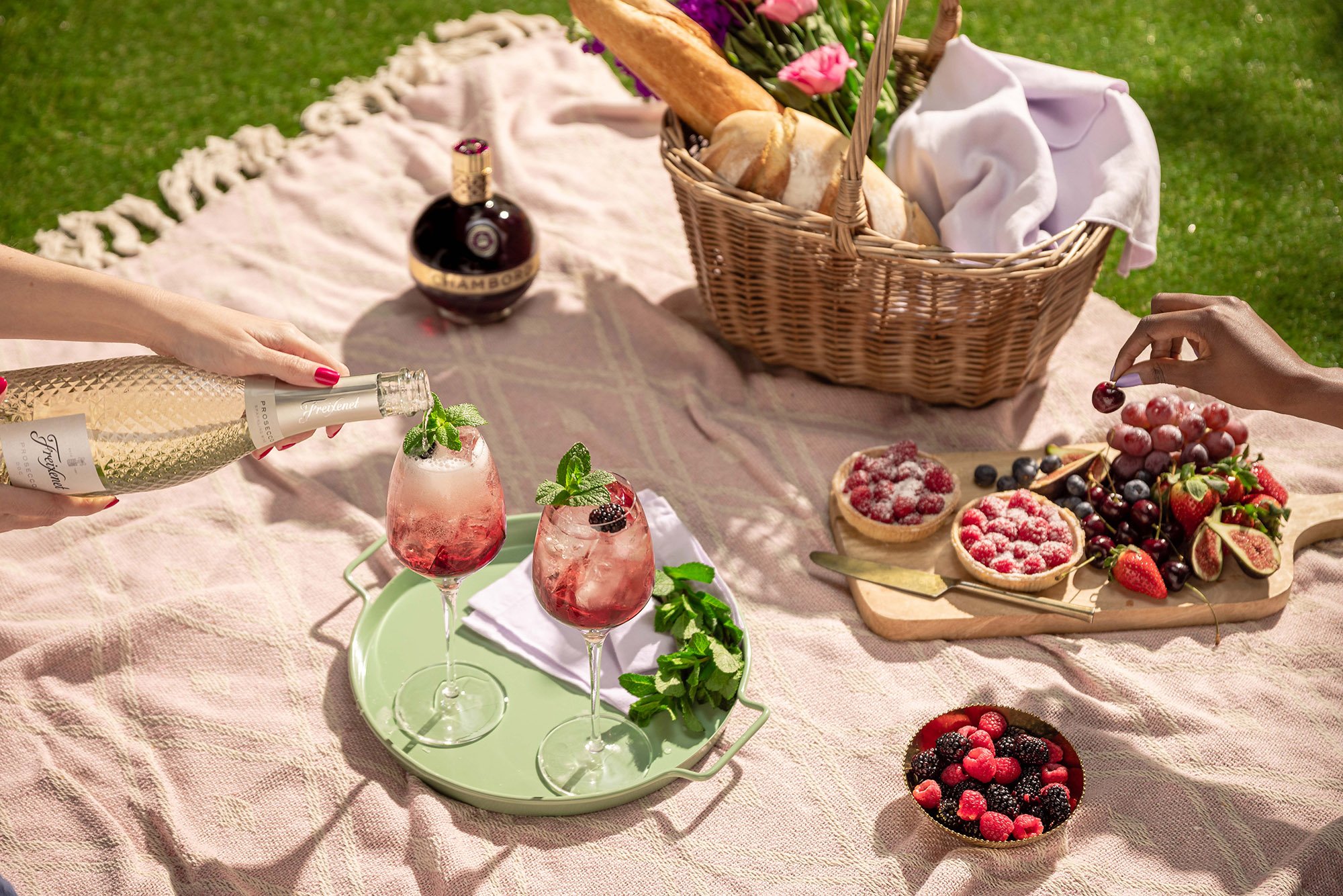 CHAMBORD SPRITZ PICNIC