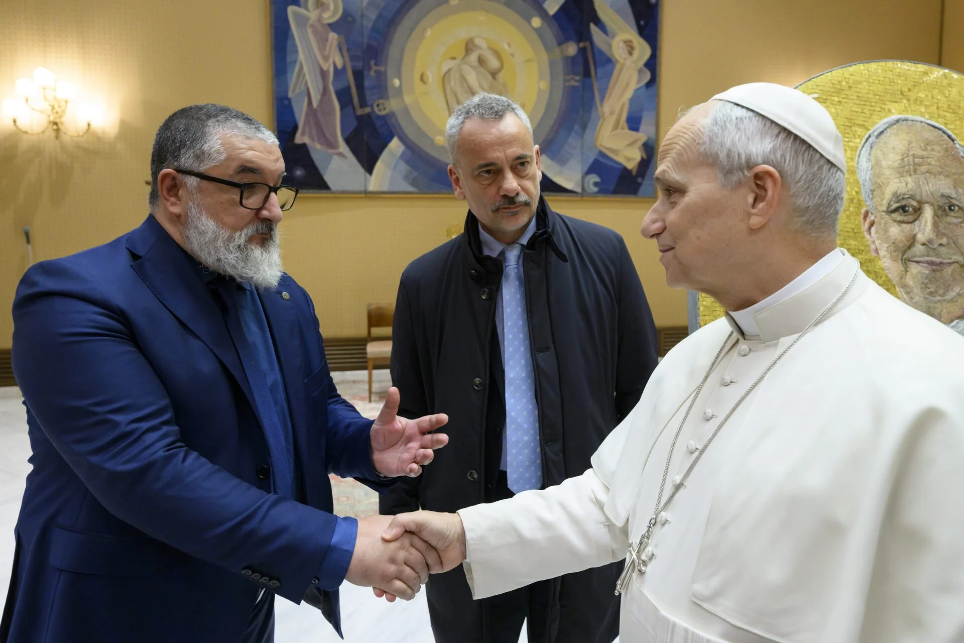 Il Maestro Rodolfo Papa incontra Leone XIV ritratto mosaico 