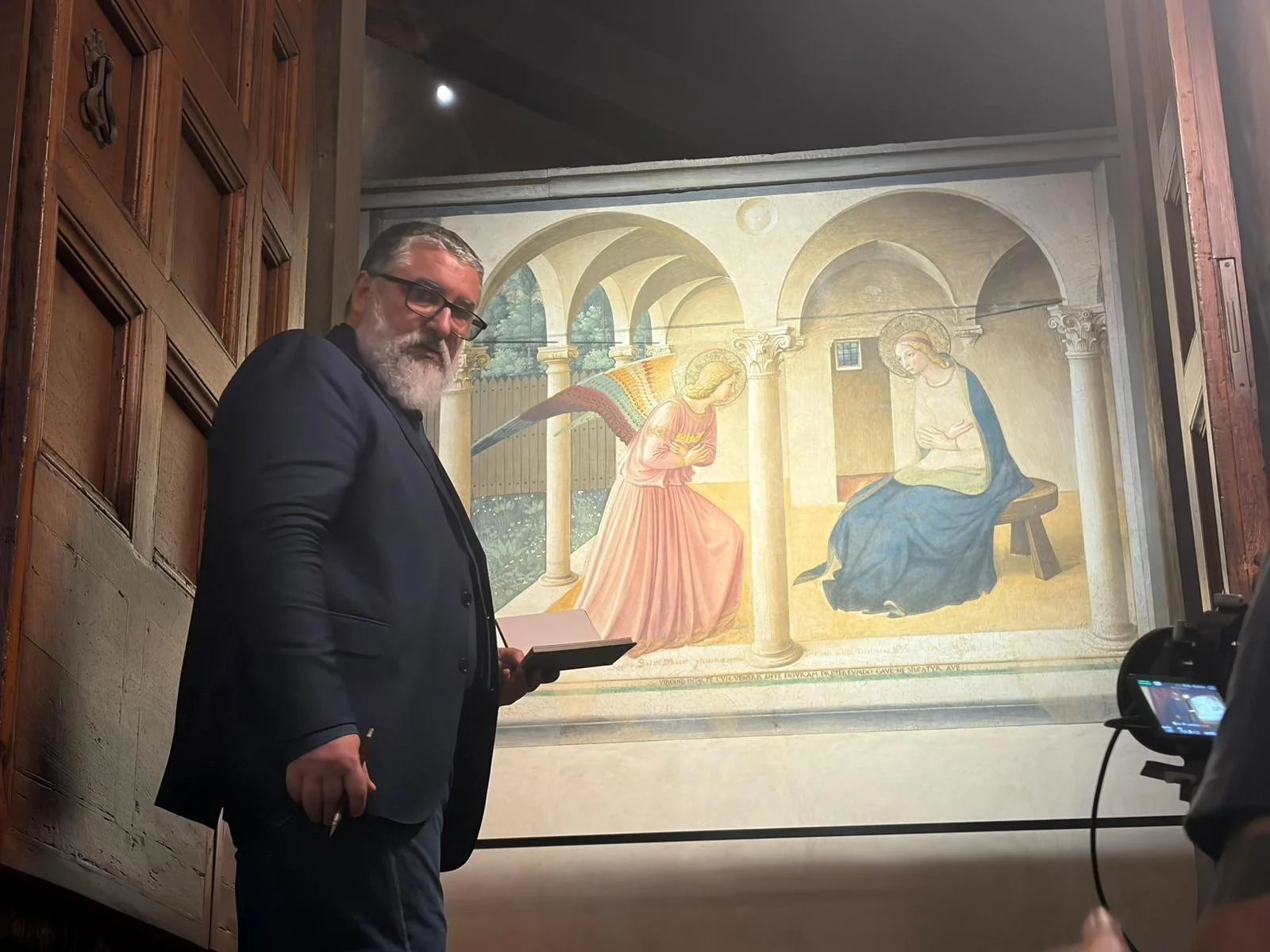 Il Prof. Rodolfo Papa, mentre registra una puntata di una nuova trasmissione RAI