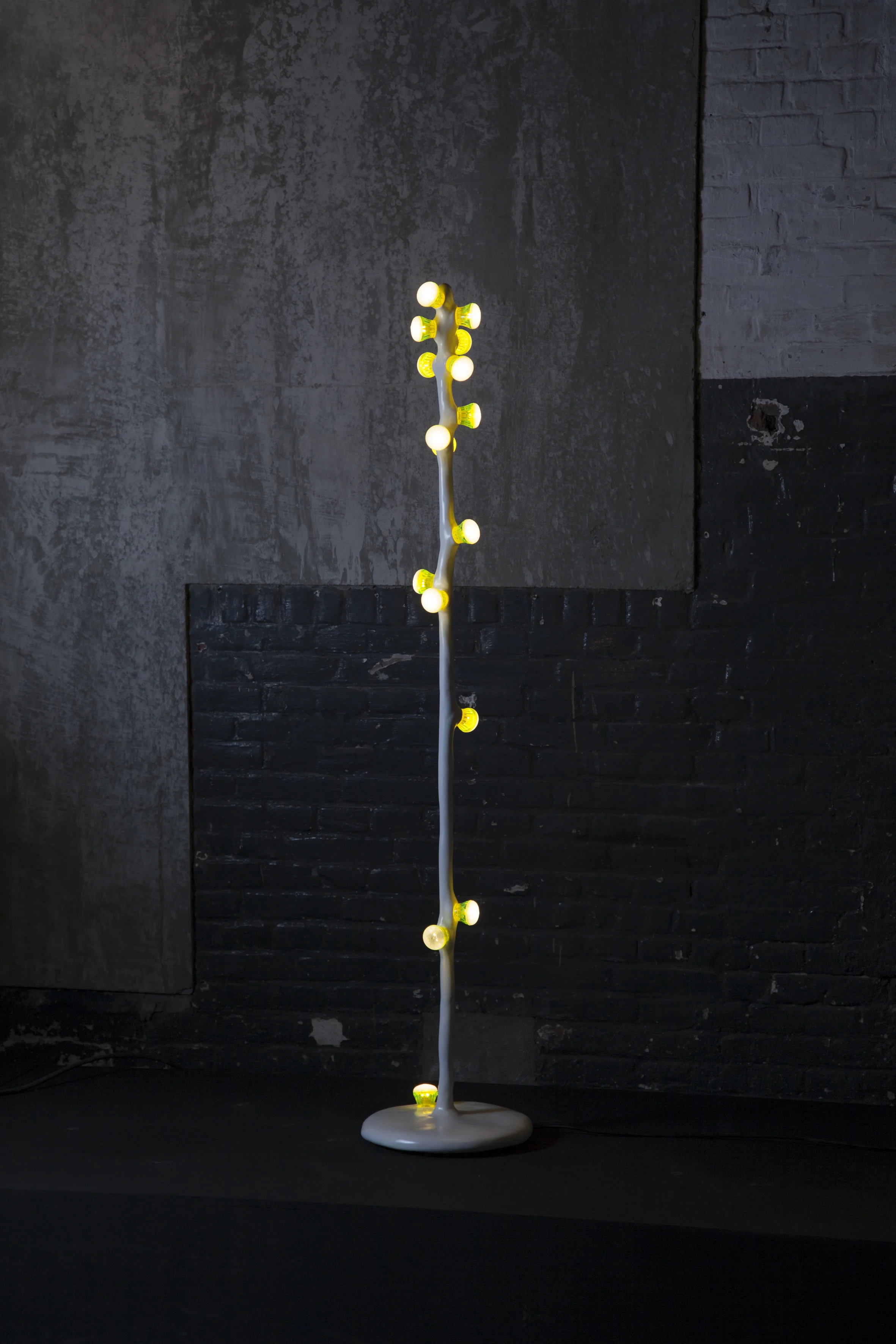 leds-clay_floorlight-150cm_white_black-background.jpg