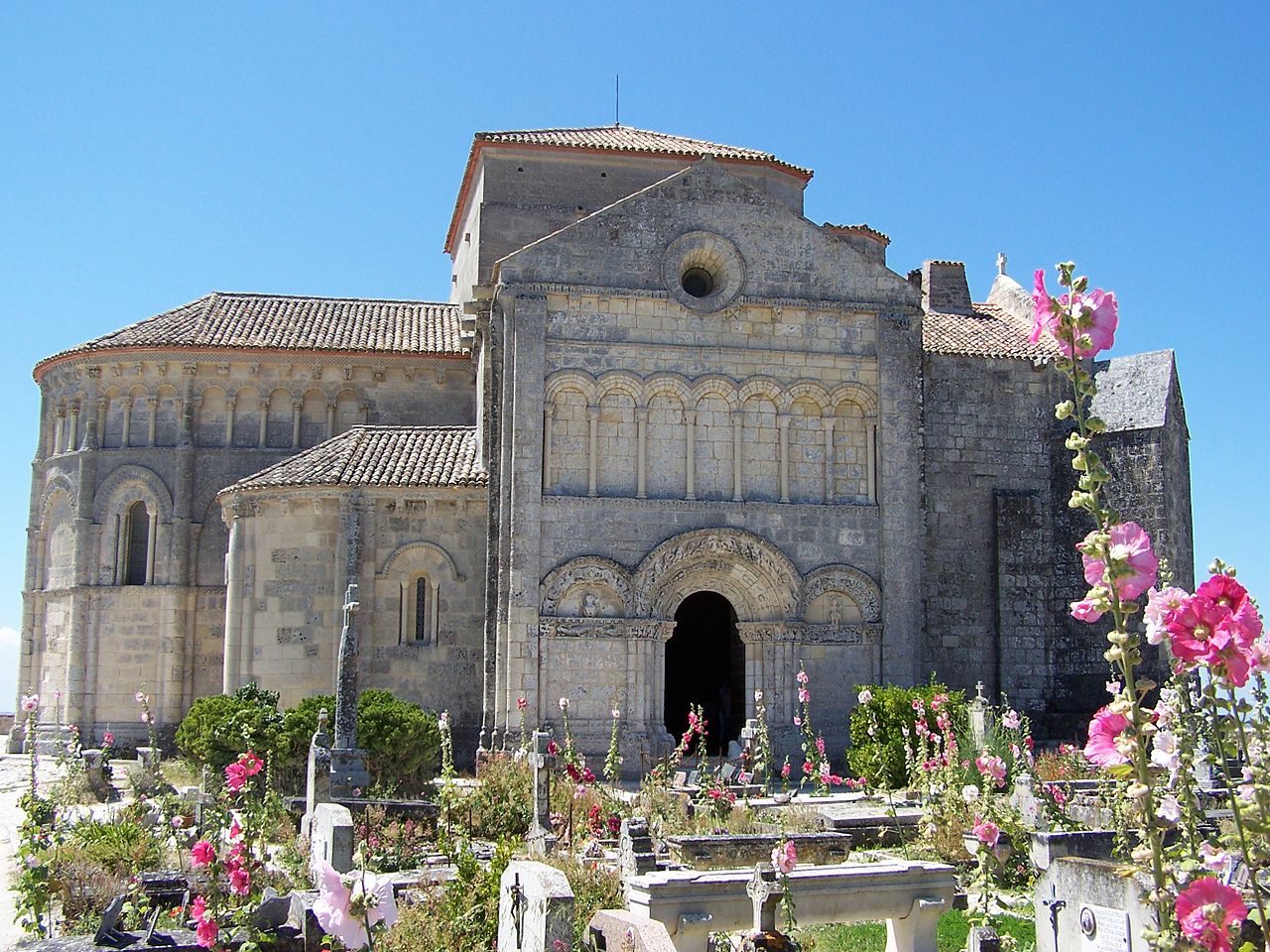TALMONT SUR GIRONDE KYRKAN SAINTE-RADEGONDE. FOTO HENRY SALOMÉ