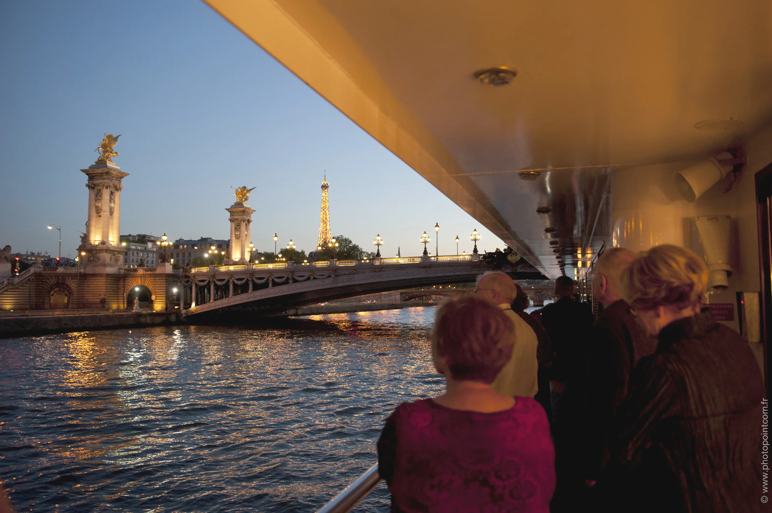 paris bron alexandre III och eiffeltornet