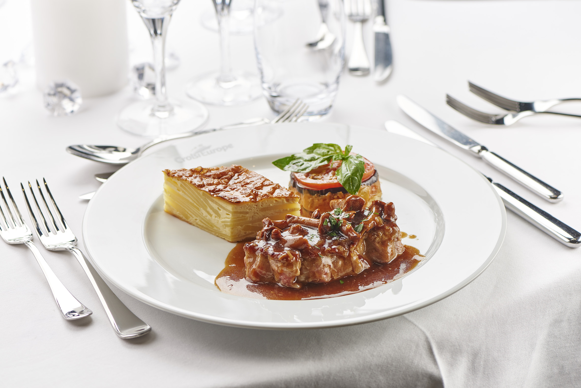 Pièce de carré de veau aux girolles (Kalvkött med kantareller) foto christian creutz