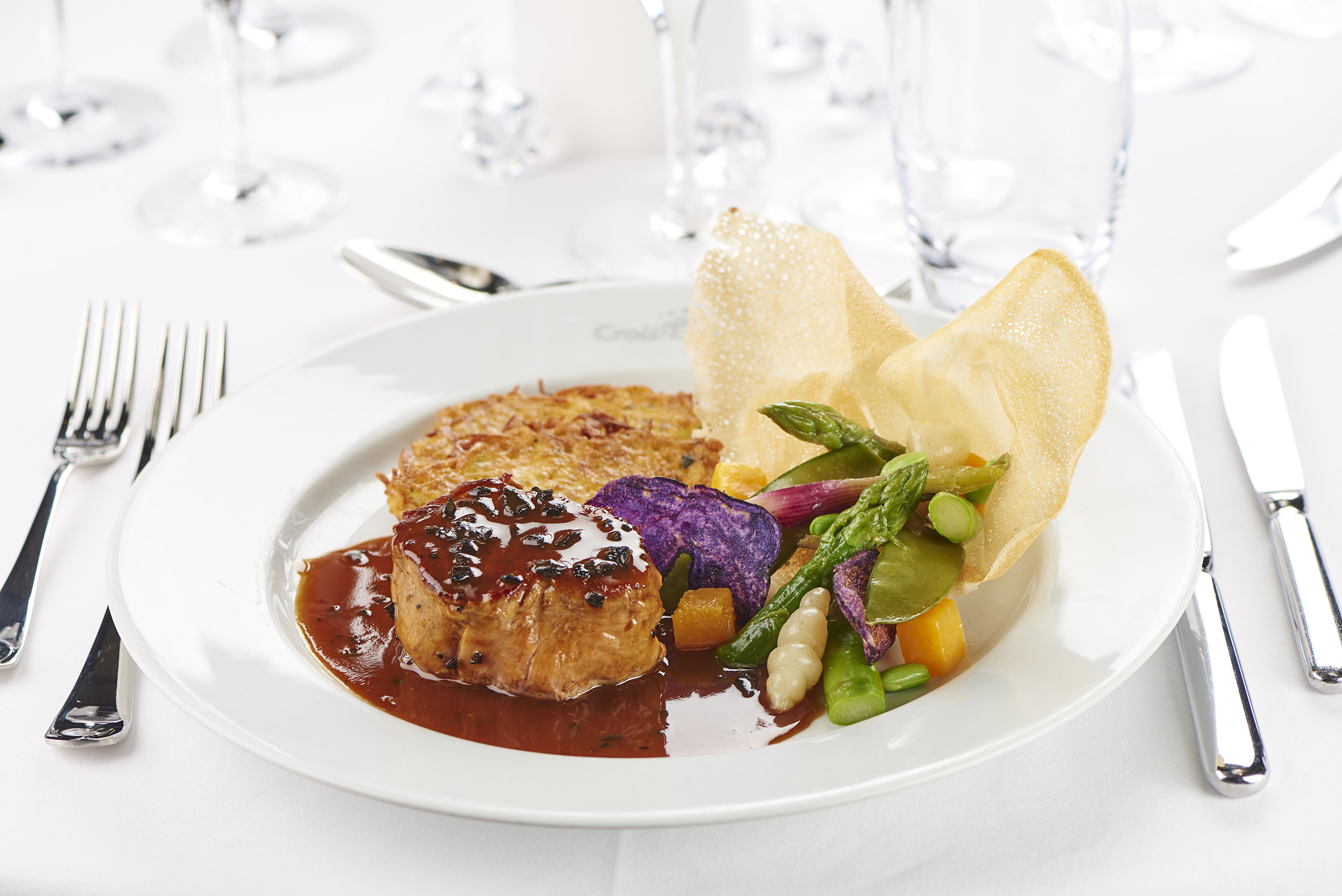 mignon de veau sauce perigueux (kalvkött) foto christian creutz