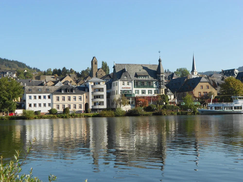 Mosel_Mainufer.jpg