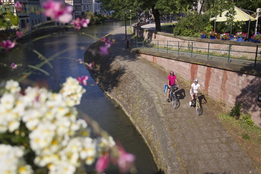 Cykelväg i Strasbourg. foto espace randonnée