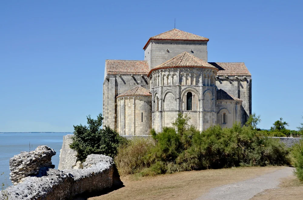 Kyrkan i Talmont-sur-Gironde. Foto JLPC