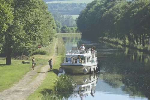 Canal de bourgogne. foto a. doire crt bourgogne.