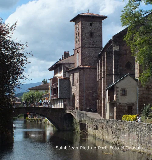 768px-Eglise_de_l'Assomption_de_Saint-Jean-Pied-de-Port+foto+Matthieu+Gauvain.jpg