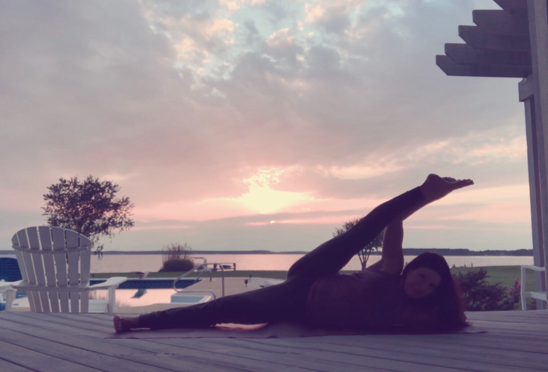  Anantasana (Side-reclining Leg Lift)