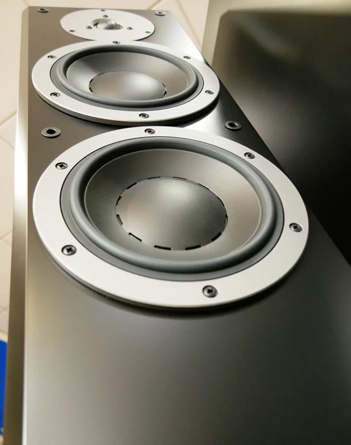 dynaudio emit 30
