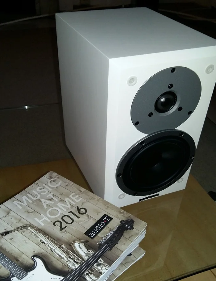 dynaudio emit m10 standmount loudspeaker