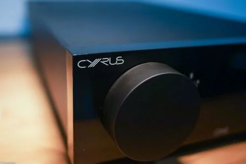 A new angular looking Cyrus ONE in high gloss black marks a change in styling from Cyrus. 